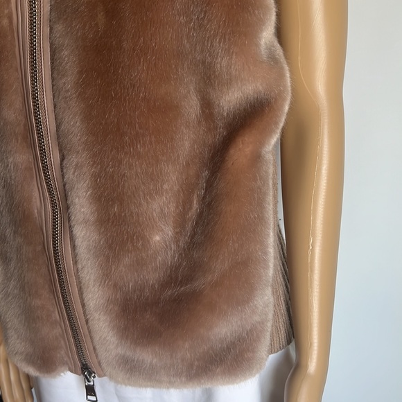 Armani Exchange Faux Fur Vest Sz Medium - Picture 7 of 16